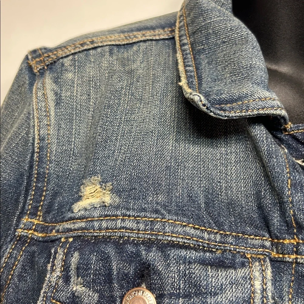 American Eagle Denim distressed, jean jacket size medium 100% cotton